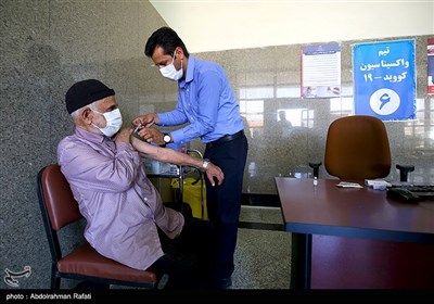 تزریق دوز دوم واکسن کرونا به سالمندان بالای 70 سال در همدان