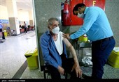 تزریق دوز دوم واکسن کرونا به سالمندان بالای 70 سال در همدان