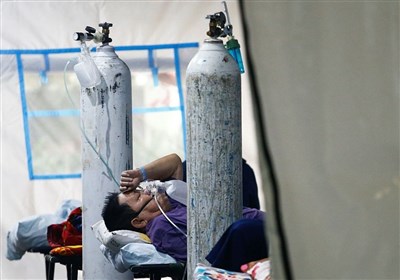  برپایی چادر در اطراف بیمارستان‌های پایتخت اندونزی برای بستری کردن مبتلایان به کووید-۱۹ 