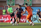 لیگ برتر فوتبال| تساوی مس و پرسپولیس در 45 دقیقه نخست با یک صحنه جنجالی