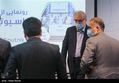 سعید نمکی وزیر بهداشت در مراسم رونمایی از واکسن اسپوتنیک تولید مشترک ایران و روسیه