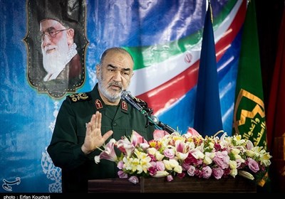 سرلشکر سلامی: امروز یک آمریکای شکستخورده، فراری و افسرده را شاهدیم/ دنیا به ایستادگی ملت ایران در برابر ابرقدرتها غبطه میخورد