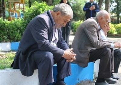  رئیس فراکسیون جمعیت مجلس: از روند کاهش جمعیت در ایران نگرانیم/ "سالمندی" کشور را تهدید می‌کند 