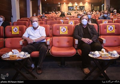 علی نصیریان و مجیدمجیدی در نشست تجلیل از عوامل فیلم خورشید در فرهنگستان هنر
