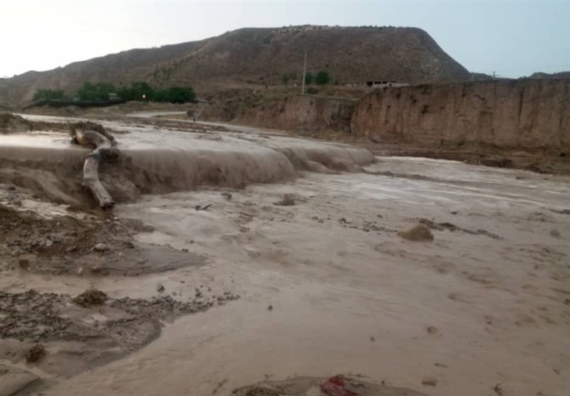 جاری‌شدن سیلاب تابستانه در منطقه مرزی مراوه‌تپه/ قطع ارتباط 9 روستا و آبگرفتگی خانه‌های روستایی + فیلم