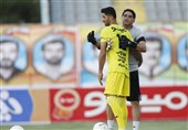 مظاهری با عذرخواهی از مجیدی و بازیکنان به استقلال بازگشت