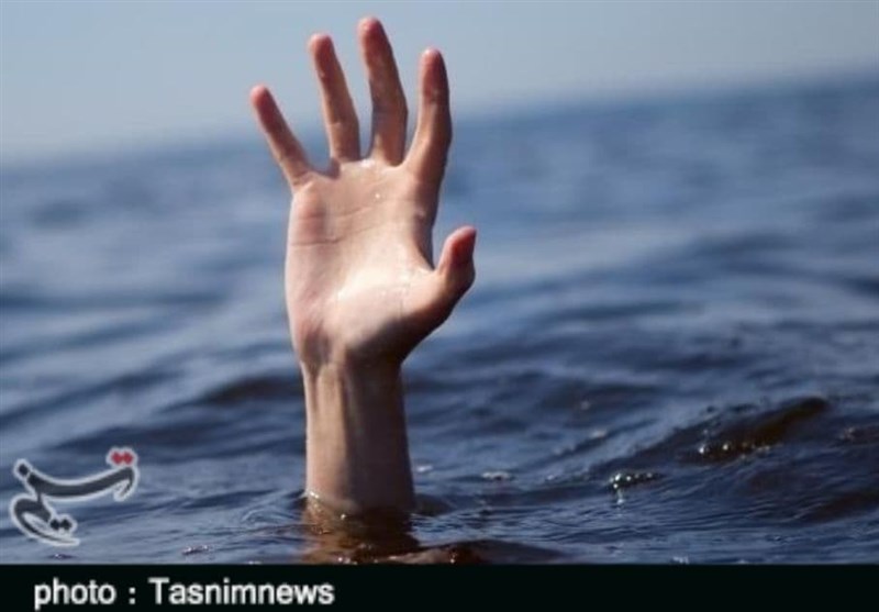 نجات2 جوان گرفتار در طوفان دریایی هرمزگان