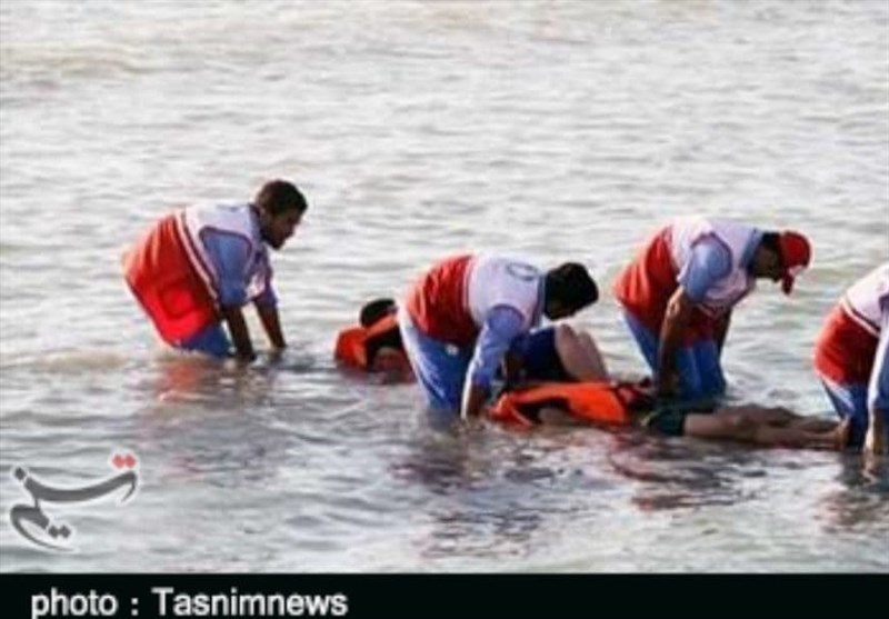 9 گردشگر از غرق شدن در خلیج فارس نجات یافتند