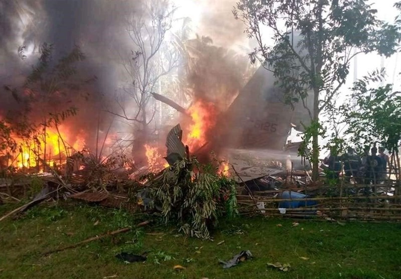 At Least 17 Killed After Philippine Plane Crashes with 85 Soldiers Aboard (+Video)
