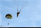 Iranian Army Self-Sufficient in Making Military Parachutes: Commander