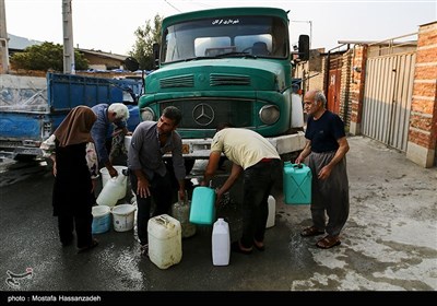  محله‌های کوی عرفان و شریعتی در گرگان چند هفته‌ای است که به طور کامل آب آشامیدنی‌شان قطع است و آب‌رسانی به ساکنین این دو محله با تانکر در دو نوبت صبح و عصر انجام می‌شود