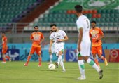 لیگ برتر فوتبال| فرار ذوب‌آهنِ 10 نفره از شکست مقابل سایپا در دقایق پایانی