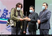تقدیر از علی حدادی اصل عکاس خبرگزاری مهر بعنوان برگزیده بخش عکس هنرواره ملی روایت جهاد