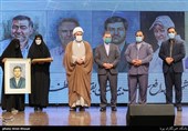 تجلیل از خانواده شهدای مدافع سلامت در سخنرانی در اختتامیه هنرواره ملی روایت جهاد
