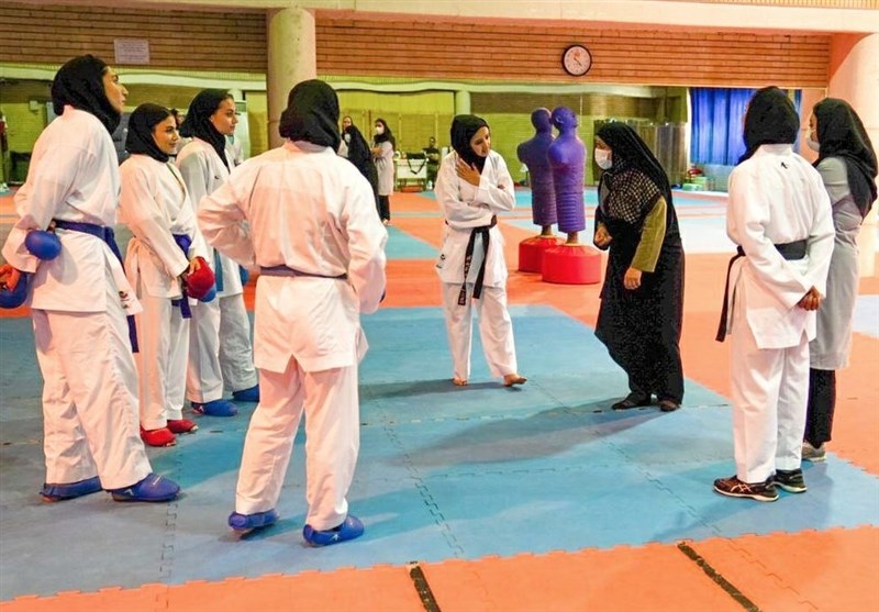 حضور فرهادی‌زاد در تمرین تیم ملی کاراته بانوان