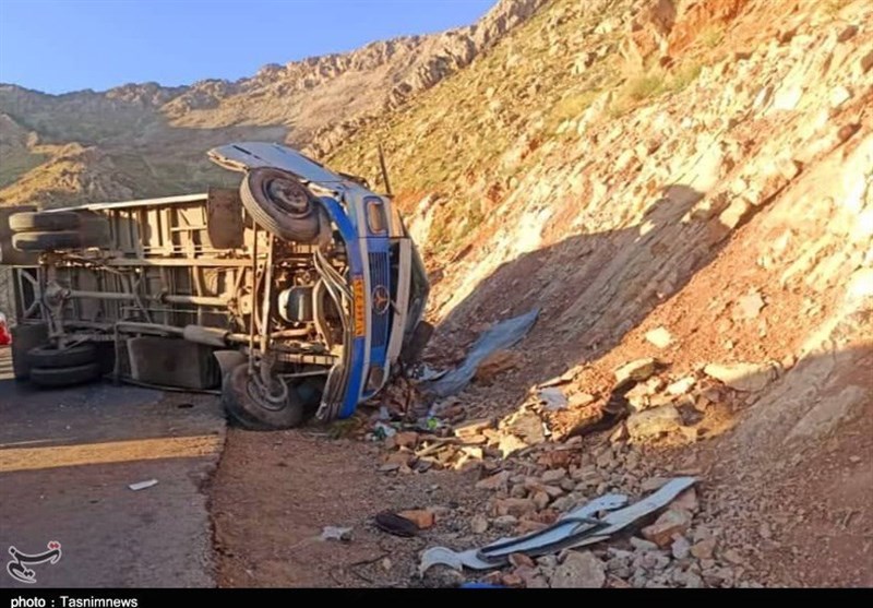 سقوط مینی‌بوس به قعر درّه ای در کامیاران/ 22 نفر کشته و زخمی شدند + تصویر-  اخبار کردستان - اخبار استانها تسنیم | Tasnim