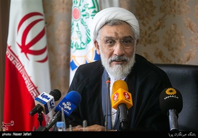 حجت‌الاسلام‌والمسلمین مصطفی پورمحمدی رئیس هیئت امنای مرکز اسناد انقلاب اسلامی در آیین معرفی کتاب سفیر شیعه در غرب