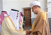 سلطان عمان در اولین سفر خارجی خود وارد عربستان سعودی شد
