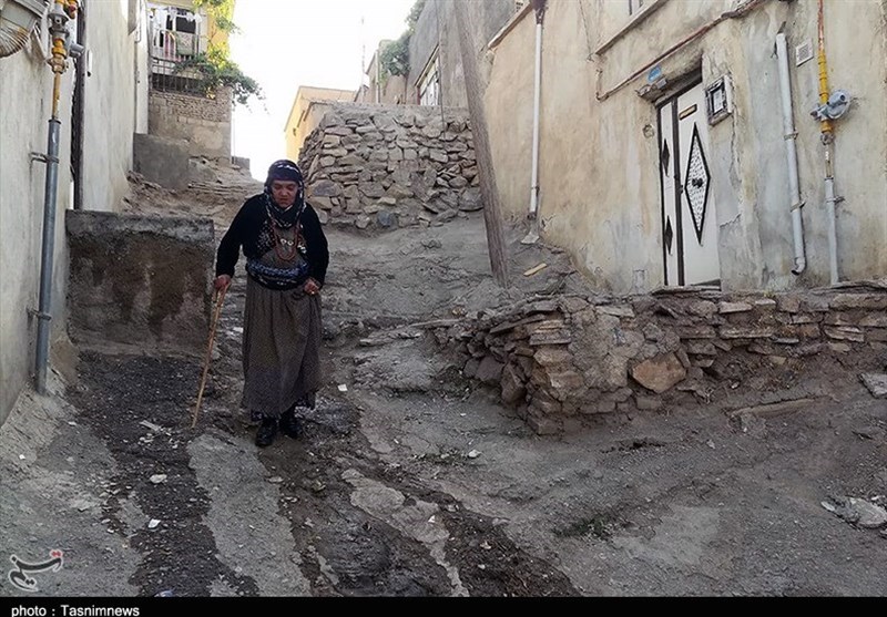 گذران سخت زندگی در مناطق فقیرنشین مرکز کردستان/اینجا نفس‌ها به شماره می‌افتند+تصویر