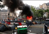 Vehicles Set Ablaze amid Clashes in Paris over Macron&apos;s New COVID Laws (+Video)