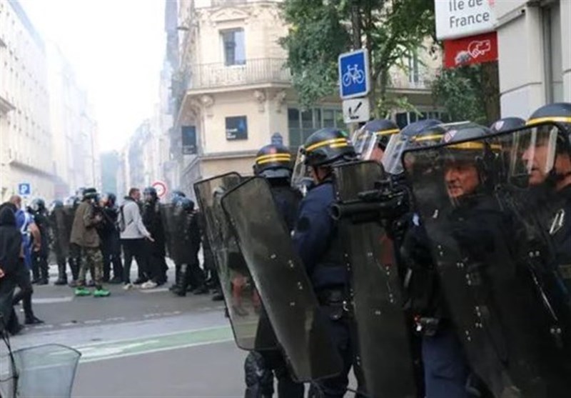 ادامه تظاهرات در فرانسه در اعتراض به سیاست‌های کرونایی ماکرون