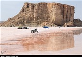 یک اتفاق عجیب و خطرناک؛ فرونشست زمین در ساحل دریاچه ارومیه! + عکس