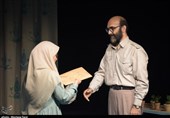 اجرای تئاتر "تکههای سنگین سرب" در مورد زندگی شهید چمران در تبریز + تصاویر