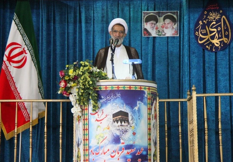 امام جمعه شهرکرد: مسئولان با همه‌جانبه‌نگری مشکلات آب را برطرف کنند