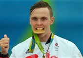 المپیک 2020 توکیو| چرا ورزشکاران مدال‌های‌شان را گاز می‌گیرند؟/ آیا مدال‌ها واقعا از طلا ساخته شده است؟