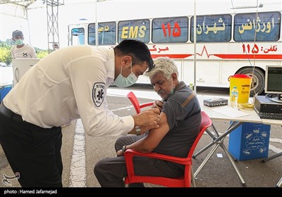  آغاز طرح ضربتی واکسیناسیون کرونا توسط نیروهای اورژانس تهران + تصاویر و نشانی پایگاه‌ها 