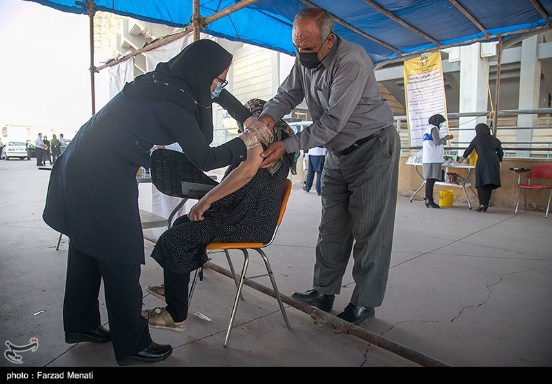 تاخیر در ارسال واکسن‌‌ منجر به کمبود واکسن در بعضی مراکز تجمیعی اصفهان شد‌