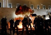 Greek Police Clash with Protesters in Rally against Mandatory Vaccinations