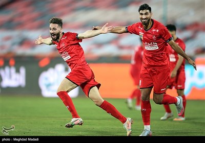 دیدار تیم‌های فوتبال پرسپولیس و تراکتور