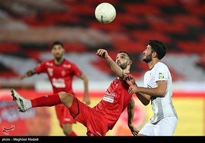 دیدار تیم‌های فوتبال پرسپولیس و تراکتور