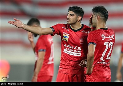 دیدار تیم‌های فوتبال پرسپولیس و تراکتور