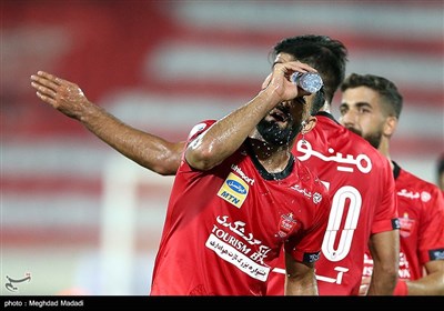 دیدار تیم‌های فوتبال پرسپولیس و تراکتور