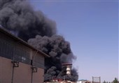 آتش‌سوزی یک کارخانه در شهرک صنعتی اشتهارد/ حادثه تلفات جانی نداشت/ آتش به واحدهای مجاور سرایت نکرد + فیلم