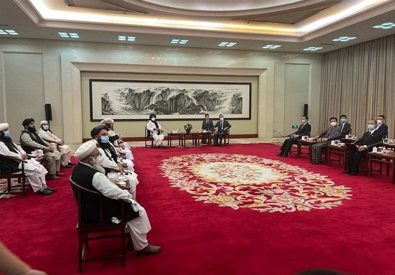 «وانگ ایی» در دیدار با طالبان: در امور داخلی افغانستان دخالت نمی‌کنیم