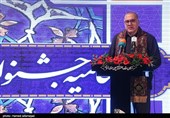 سخنرانی فرهاد قائمیان بازیگر سینما و تلویزیون در مراسم اختتامیه جشنواره بزرگ صالح