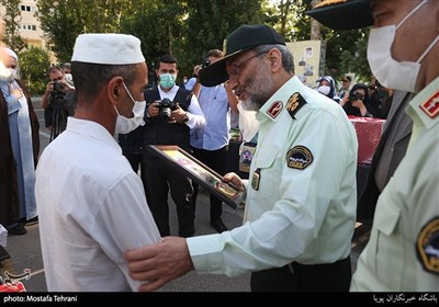 عرض تسلیت فرمانده هان نیروی انتظامی به پدر شهید عبدالجبار مختوم‌نژاد 