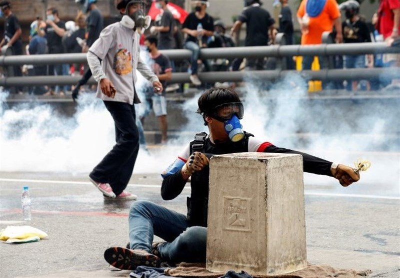درگیری معترضان و پلیس تایلند درپی ادامه شیوع کرونا