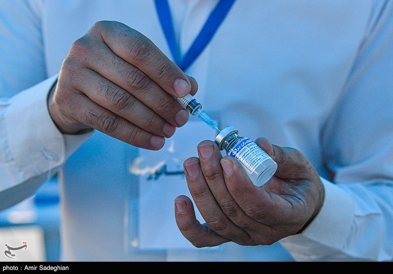 بحران ازدحام در مراکز واکسیناسیون قزوین / 400 هزار دوز واکسن کرونا وارد استان می‌شود