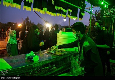 فعالیت موکب های سفینةالنجاة و موکب دلواپسان اربعین در ماه محرم - شیراز