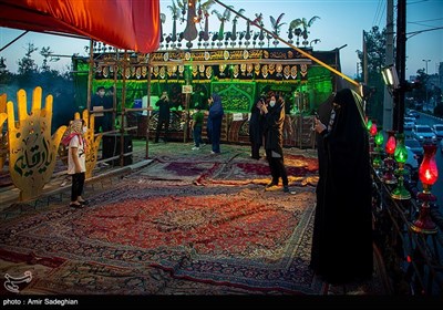 فعالیت موکب های سفینةالنجاة و موکب دلواپسان اربعین در ماه محرم - شیراز