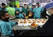 پخت غذای نذری در مسجد رضوی اصفهان به‌روایت تصویر