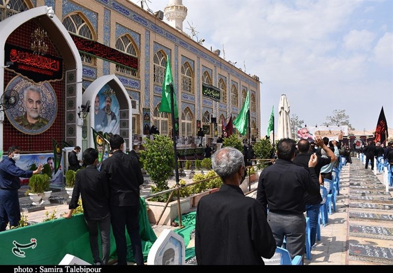 آیین عزاداری تاسوعای حسینی در جوار مرقد شهید سلیمانی به روایت تصویر