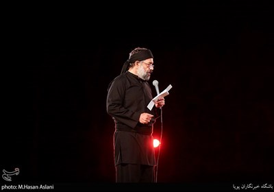 مداحی حاج محمود کریمی در مراسم عزاداری شب عاشورای حسینی، اجتماع عظیم عشیره عاشورا