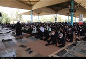 نماز ظهر عاشورا در حسینیه ایران به روایت تصویر