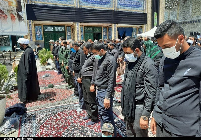 نماز ظهر عاشورا در هیئات و امامزادگان شهرستان‌های استان تهران اقامه شد+ تصاویر