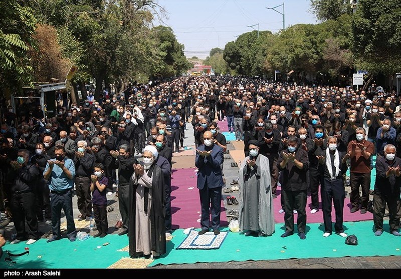 اقامه نماز ظهر عاشورا در قزوین به روایت تصویر